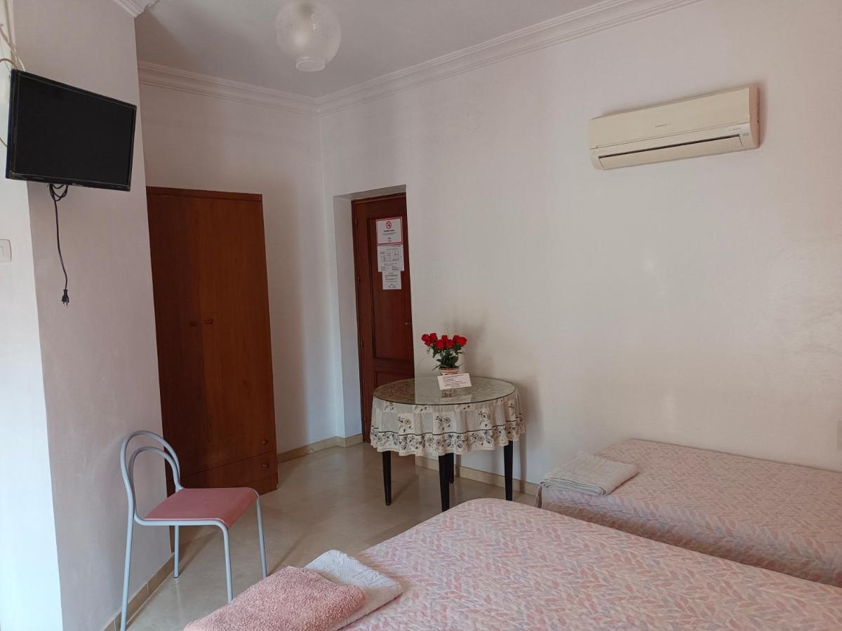 Pension Larra Mairena De Alcor Exteriér fotografie