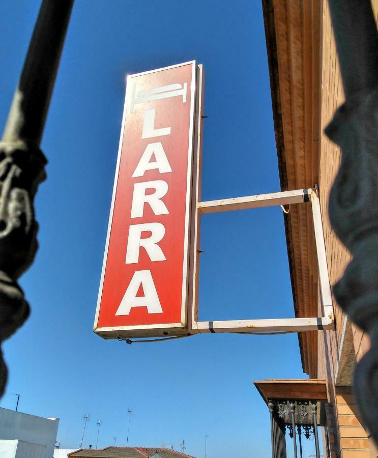 Pension Larra Mairena De Alcor Exteriér fotografie